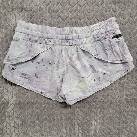 Lululemon Choose A Side Shorts 3” Black & Gray Floral Women’s Size‎ 6 reversible - Picture 9 of 11